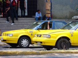 El lunes se inicia el incremento de 34.4% de la tarifa del taxi, aunque los usuarios prefieren no exigir el taxímetro. A. GARCÍA  /