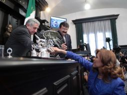 Marisela Morales se despide de la Mesa Directiva del Senado, tras jurar como procuradora. NTX  /