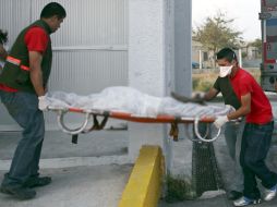 Ayer se realizaba en Matamoros la identificación de los primeros 59 cadáveres encontrados durante la semana. AP  /