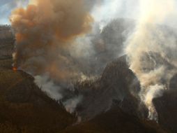 Las ráfagas de viento de más de 90 kilómetros por hora dificultan el combate a los incendios en Coahuila. REUTERS  /