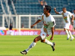 Elías Hernández aporta dos de los tres goles del conjunto moreliano, el último, al minuto 90 del partido. MEXSPORT  /