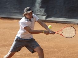 • El juvenil Gerardo López derrotó a Juan Pablo Dau en la categoría de 16 años, enfrentará en la final a Yamil Serur. S. NÚÑEZ  /