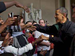 El presidente Barack Obama hizo ayer el corto viaje desde la Casa Blanca hasta el Monumento a Lincoln. EFE  /