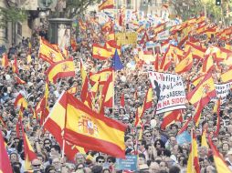 Madrileños colman las calles de la capital española para inconformarse por los partidos de inclinación al grupo separatista vasco. AFP  /