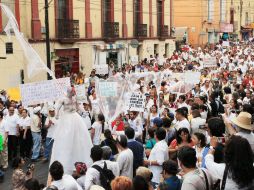 Cientos de personas marcharon por la paz en respuesta a la convocatoria del poeta Javier Sicilia. NTX  /