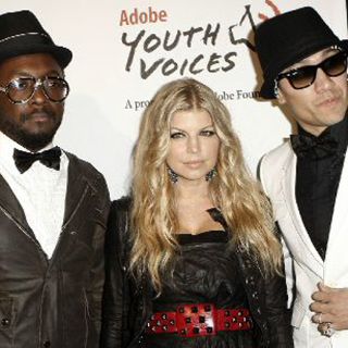 Lanza Fergie su segundo perfume