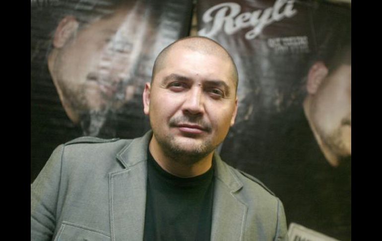 Reyli y Bosé ya han interpretado el tema en vivo durante el programa 'Décadas'. R. PEREZ  /