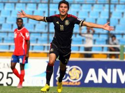 El jugador de Chivas, Ulises Dávila, fue factor clave para la victoria, gracias a sus dos goles. MEXSPORT  /