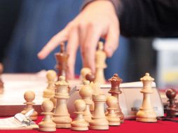 Jugar ajedrez ayuda a las personas a ejercitar la mente. EL UNIVERSAL  /