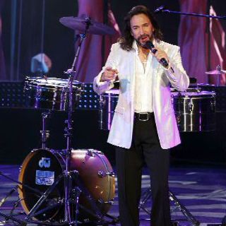 Marco Antonio Solís inaugura el Centro de Convenciones