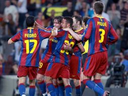 Los jugadores del Barcelona festejando en su pasado partido ante el Almería. EFE  /
