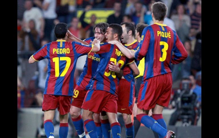 Los jugadores del Barcelona festejando en su pasado partido ante el Almería. EFE  /