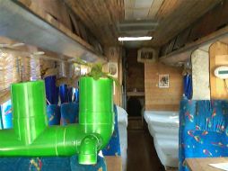 El autobús permanecerá en la institución hasta mañana martes. R. ZAPATA  /