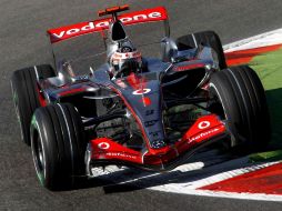 El piloto español, Fernando Alonso, de la escudería Ferrari durante una carrera. MEXSPORT  /