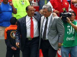 Sergio Lugo de Toluca (I) y Victor Manuel Vucetich de Monterrey, durante juego de la semana 12 de Clausura 2011. MEXSPORT  /