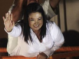 La aspirante a la presidencia peruana festeja con sus seguidores. AP  /