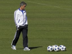 José Mourinho durante la práctica del Real Madrid, previo al duelo de la Champions. EFE  /