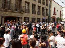 Los trabajadores del Legislativo debieron salir por la puerta trasera debido a una manifestación por el frente. A CAMACHO  /