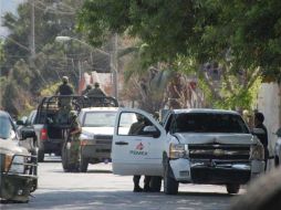 Soldados detuvieron a uno de los agresores y aseguraron dos armas largas, dos vehículos, cargadores, cartuchos y equipo táctico''. EFE  /