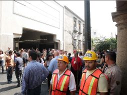 Edificios públicos de Jalisco realizaron un macrosimulacro de sismo. En la foto, movilización en el Congreso estatal. A CAMACHO  /