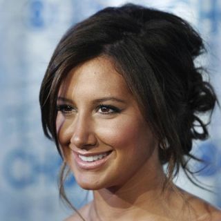 Estrella de ''High School Musical'' posa desnuda en revista