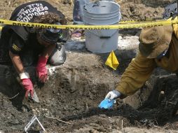 Peritos investigadores y elementos policiacos acudieron al lugar. ARCHIVO  /