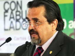 El rector de la Universidad de Guadalajara, Marco Antonio Cortés, fue el segundo lector de la jornada. E. BARRERA  /