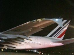 Así quedó el ala izquierda del Airbus 380 de Air France, tras la colisión contra el Bombardier CRJ700. AP  /