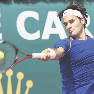 Federer inicia sin emplearse a fondo la temporada en arcilla