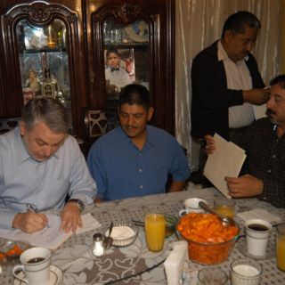 Emilio aumenta salario a burócratas; no aplica a altos mandos