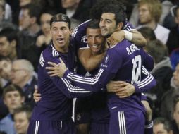 Cristiano Ronaldo celebra con sus compañeros tras marcar gol ante el Tottenham en el partido de vuelta de cuartos de final.AP  /