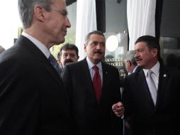 Los legisladores Carlos Navarrete, Manlio Fabio Beltrones y José González Morfín a su llegada a la ceremonia inaugural. EL UNIVERSAL  /