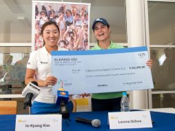 La Coreana In-Kyung-Kim actual campeona del Lorena Ochoa Invitational y la ex número uno del Mundo, Lorena Ochoa. EFE  /