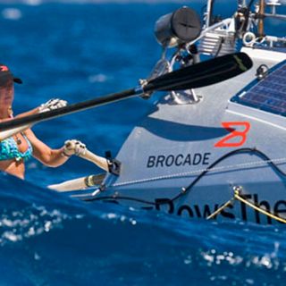 Británica quiere ser la primera mujer en cruzar a remo tres océanos