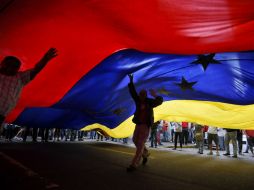 Chavistas salen a las calles de Caracas en la conmemoración del regreso del poder de Hugo Chávez en el 2002. AFP  /