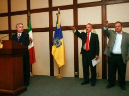 Héctor Gómez (centro) fue instruido por el gobernador para combatir la contaminación en torno al Río Santiago. A. GARCÍA  /