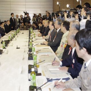 Piden renuncia de primer ministro de Japón