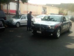 Policías acudieron a indagar los robos de las sucursales bancarias. O. RUVALCABA  /