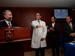 El gobernador Emilio González encabezó la toma de protesta del doctor Rigoberto Navarro Ibarra. S. NÚÑEZ  /