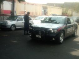 Policías municipales acudieron a las sucursales bancarias para indagar sobre los robos. O. RUVALCABA  /