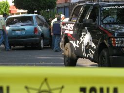 En el caso del fraccionamiento Victoria, el vehículo donde llevaban a la víctima chocó y se descubrió el cadáver. M. PATIÑO  /