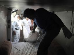 Los cuerpos encontrados en fosas clandestinas de San Fernando, Tamaulipas, se encuentran en el Semefo del DF. REUTERS  /