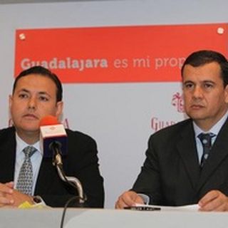 Unidad Anticorrupción absuelve a Urrea y Uranga