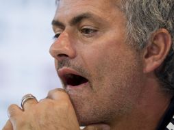 Mourinho salió a la conferencia de prensa en Madrid, pero no respondió ninguna pregunta. AP  /