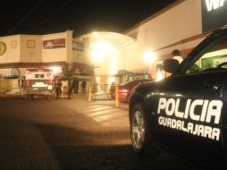 El camión se estacionó en la entrada de un supermercado para realizar la transacción de efectivo cuando lo interceptaron. O. RUVALCABA  /