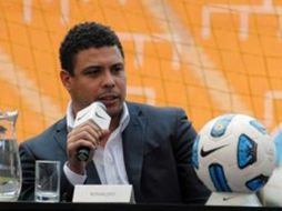 Ronaldo apoya al Real Madrid en el Clásico español. AFP  /