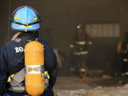 El cuerpo de bomberos zapopano no ha recibido los uniformes y equipo nuevos que desde diciembre de 2010 debieron entregársele. ARCHIVO  /
