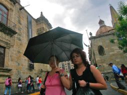 El calor que se sentía en la Zona Metropolitana de Guadalajara fue mitigado por una sorpresiva lluvia. A. GARCÍA  /