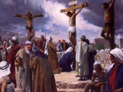 Cristo clavado en la cruz y entre dos malhechores condenados por ser ladrones, no es un vencido, sino un vencedor. ESPECIAL  /