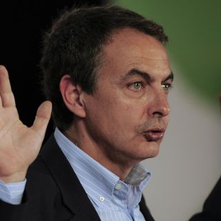 Zapatero pide a Aznar que respete la decisión de enviar tropas a Libia
